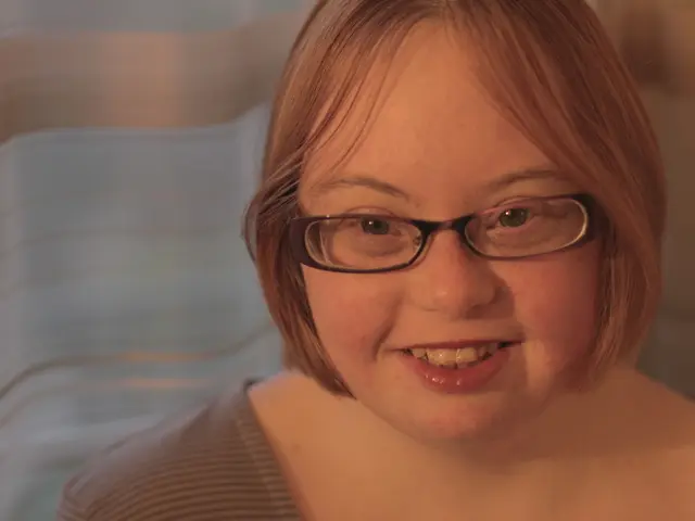 Techniques for Restoring Saggy Skin Around the Eyes