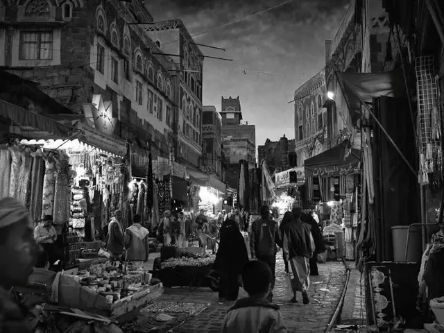 Streetside Showcase... Nowkölln Flowmarkt Exhibition