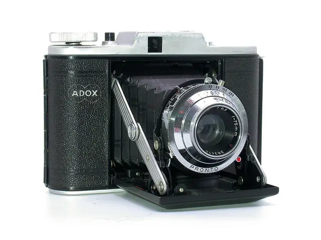 Canon's response to Sony's full-frame RX1R III compact camera: Where does Canon's competing compact...