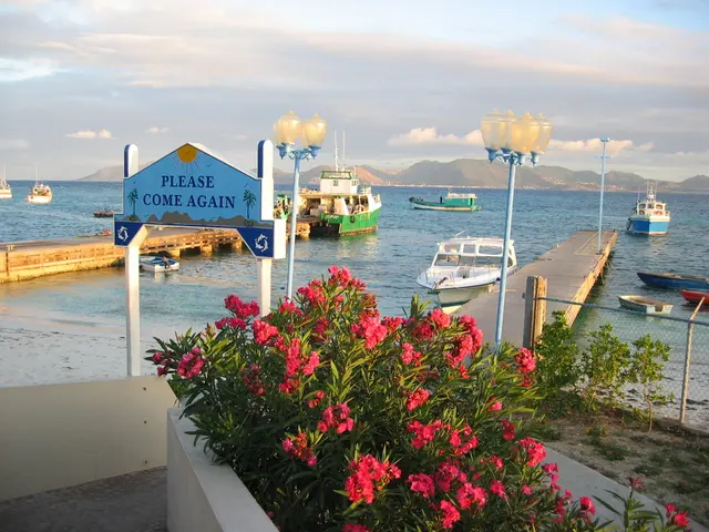 Elderly residents from Hünfelden journeying to Hanau am Main on September 25, 25