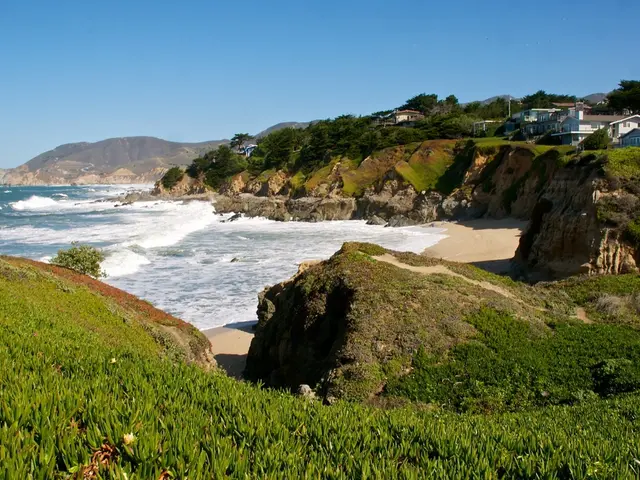 Italian Beach Showcases Spectacular Limestone Cliffs, Golden Shores, and Shallow Waters