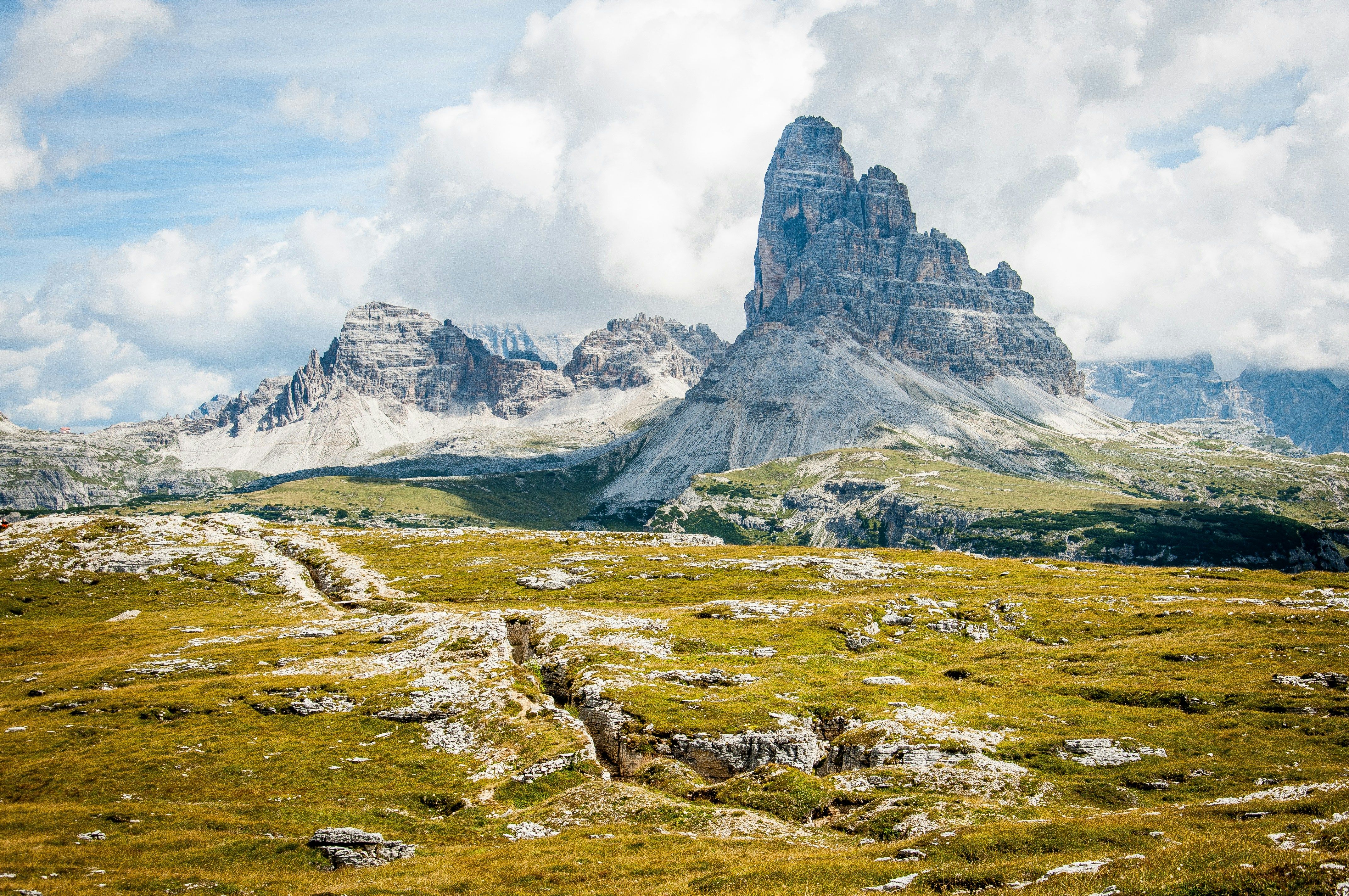 Picturesque azure-and-white islands, pristine skies, serene Mediterranean seas have always drawn sailing devotees to Greece as a utopian sailing haven.