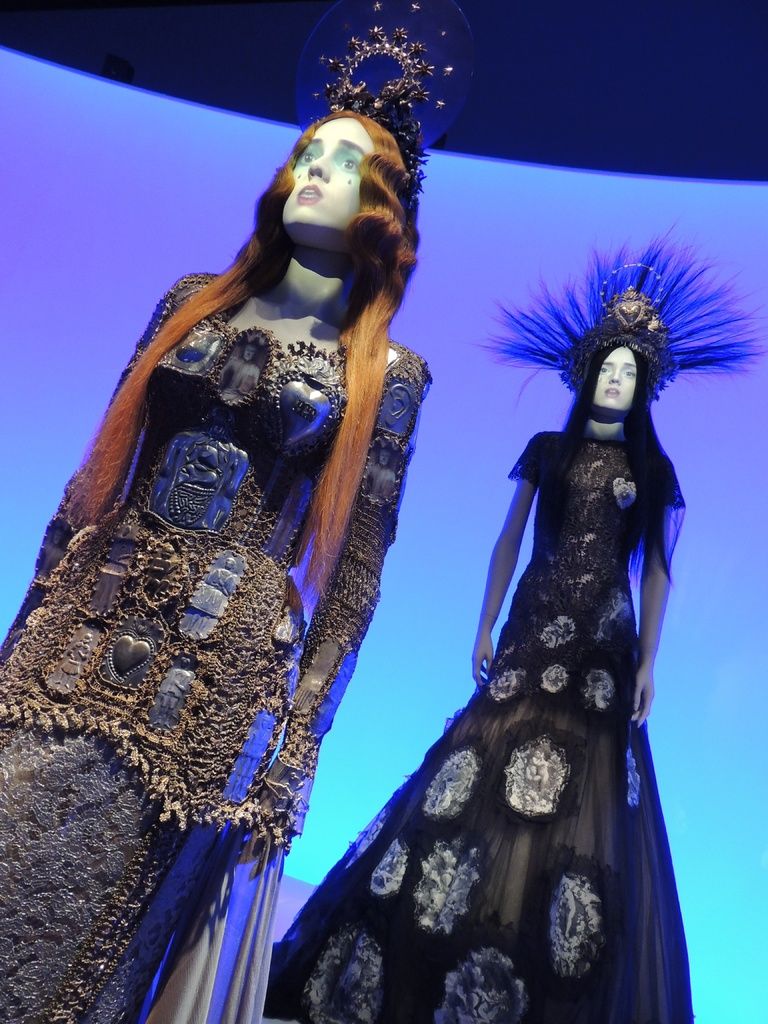 Navigating the Blend of Modern Tech and Time-honored Lifestyles